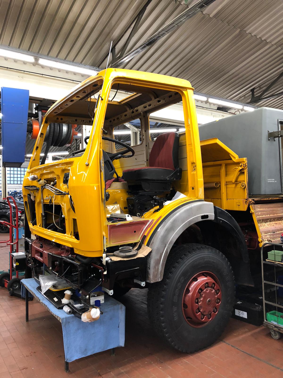 LKW Mercedes DB, rot melange, Art.nr.:150018